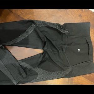 Lululemon Black Leggings - sculpting waist band
